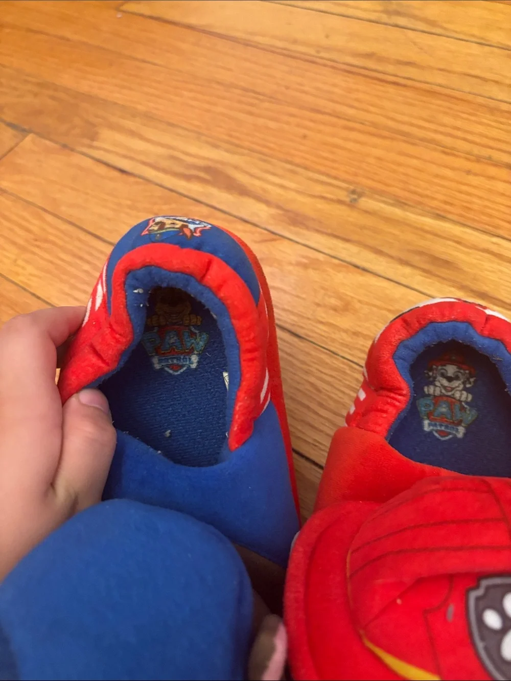 Paw patrol slippers size 9/10